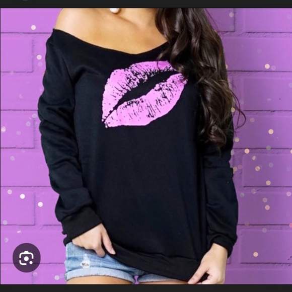 Tops - 1 Left!! 💋Black Off The Shoulder Long Sleeve Sweatshirt With Purple Lips
